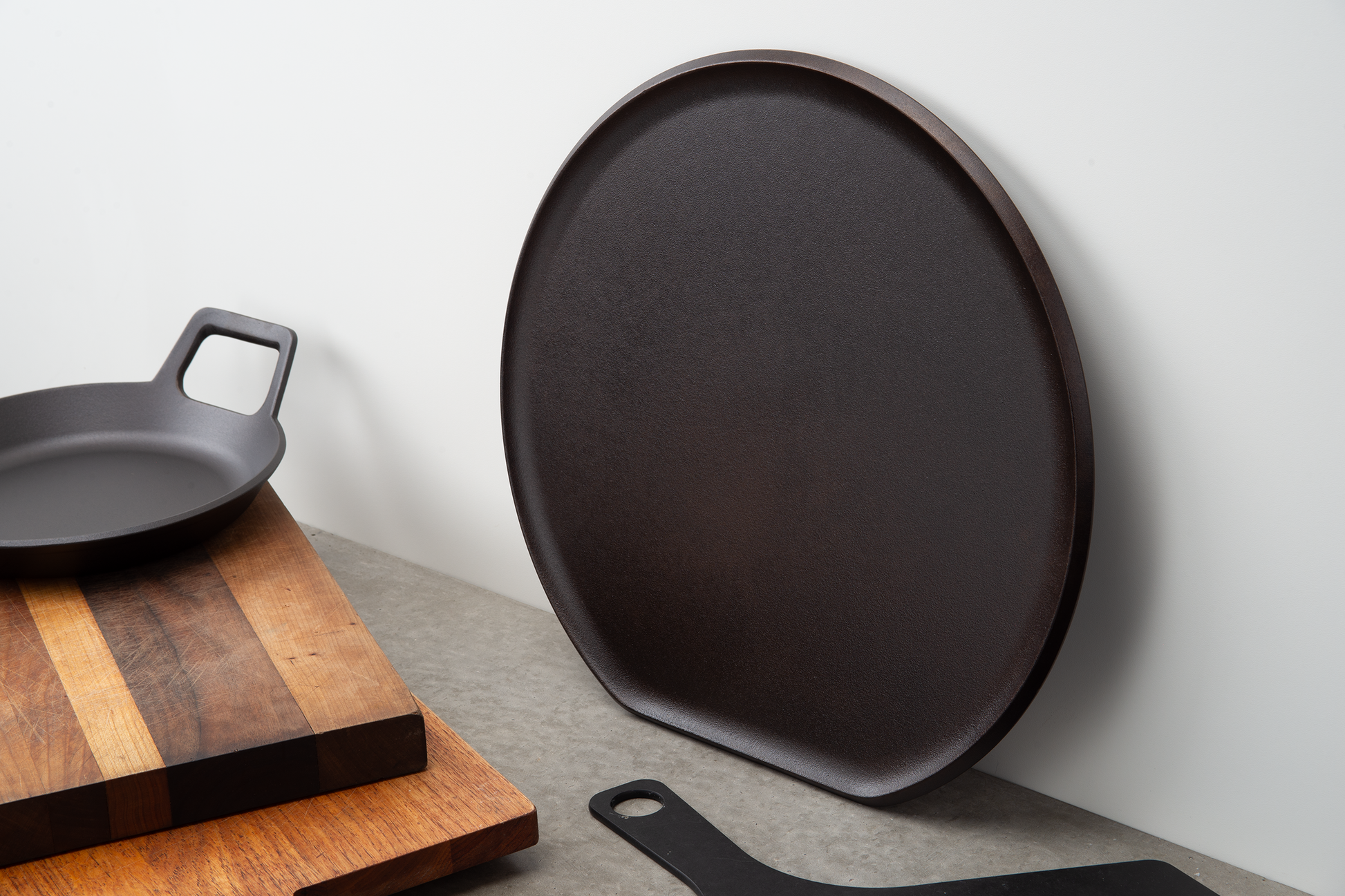 The distinctive flat edge on this heavy pizza griddle prevents it from rolling when stored upright.
